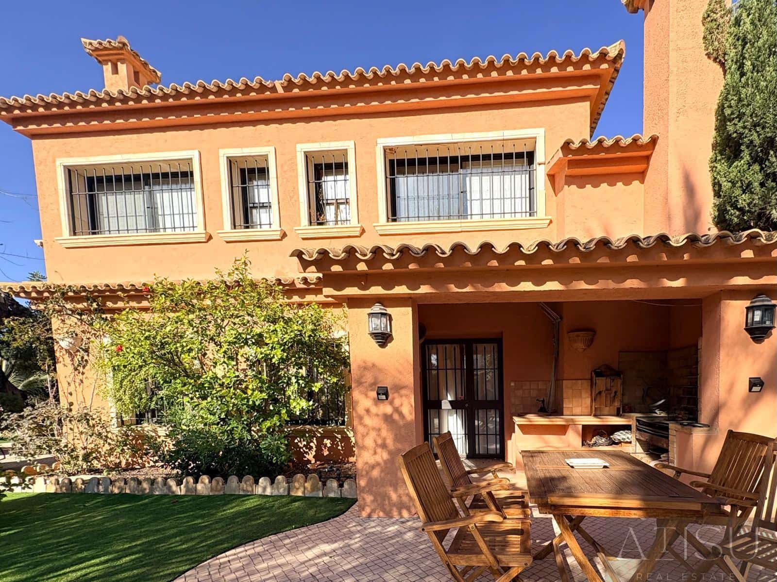 6 Zimmer Villa zu vermieten in Benidorm mit Pool - 5.500 € (Ref: 9894828)