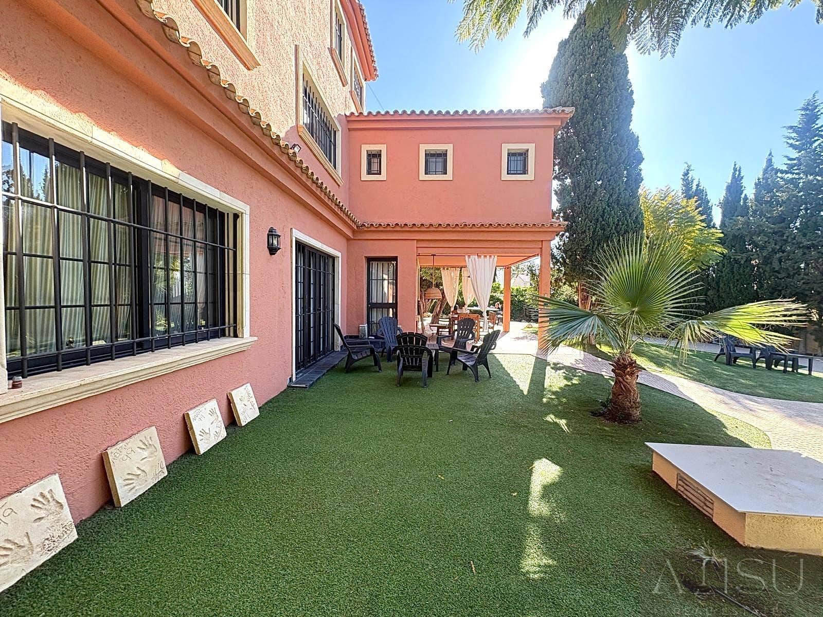 6 Zimmer Villa zu vermieten in Benidorm mit Pool - 5.500 € (Ref: 9894828)