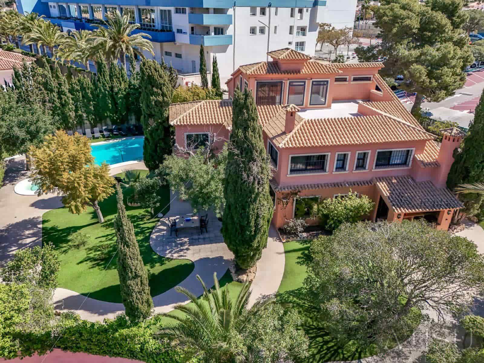 6 soverom Villa til leie i Benidorm med svømmebasseng - € 5 500 (Ref: 9894828)