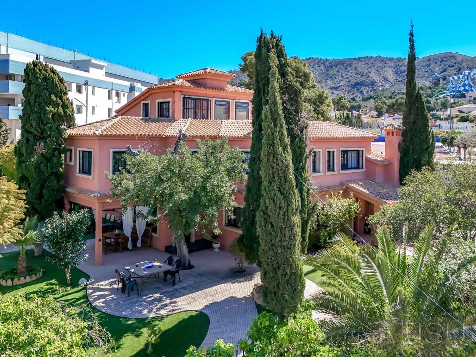 6 soverom Villa til leie i Benidorm med svømmebasseng - € 5 500 (Ref: 9894828)