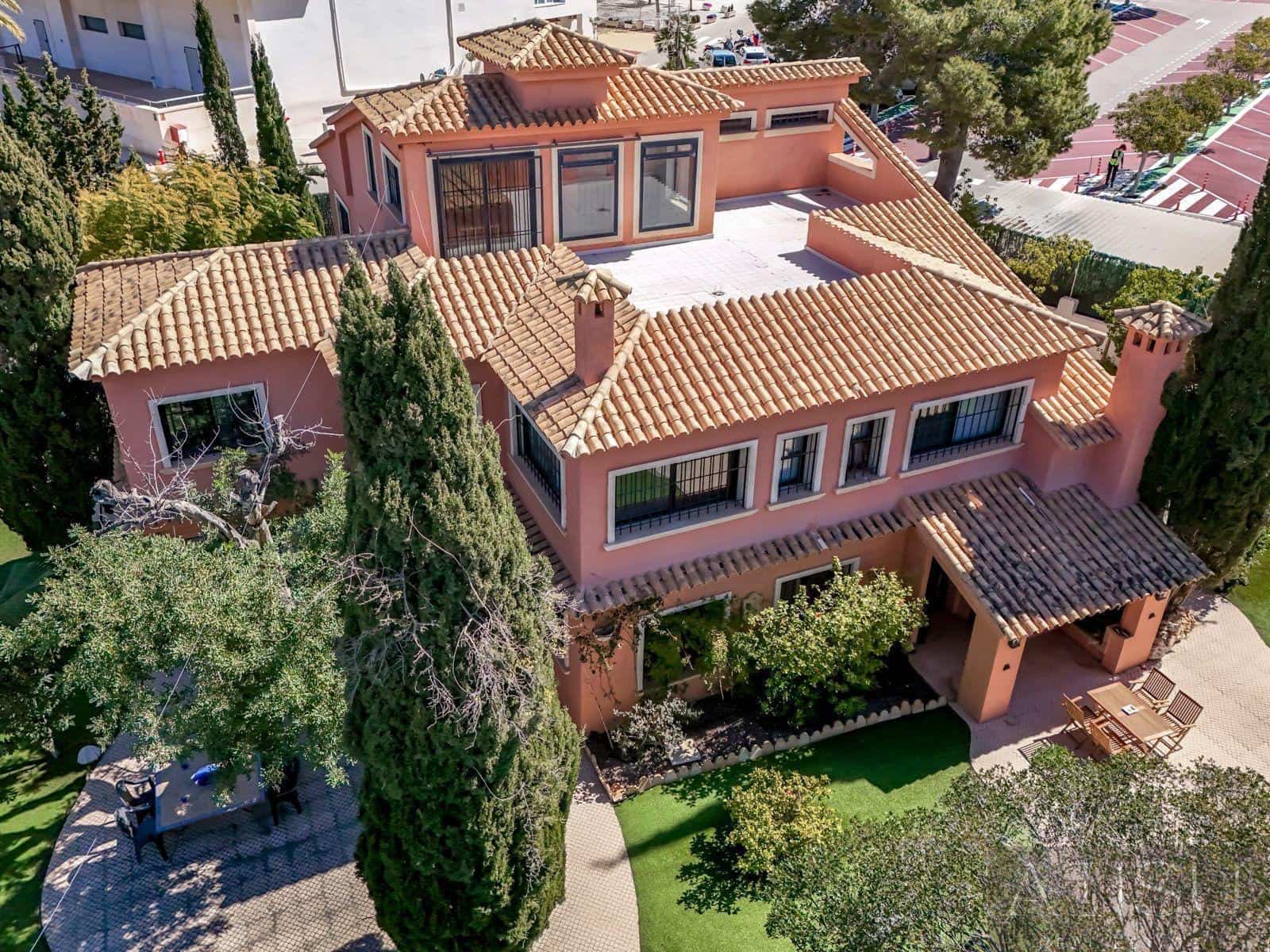 6 soverom Villa til leie i Benidorm med svømmebasseng - € 5 500 (Ref: 9894828)