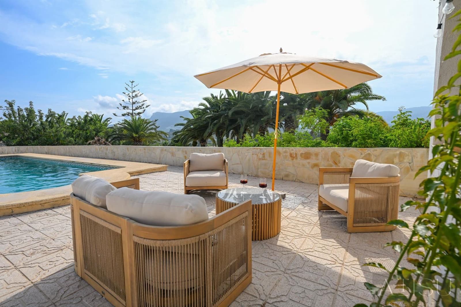6 bedroom Villa for sale in Calpe / Calp with pool garage - € 1,100,000 (Ref: 9894832)