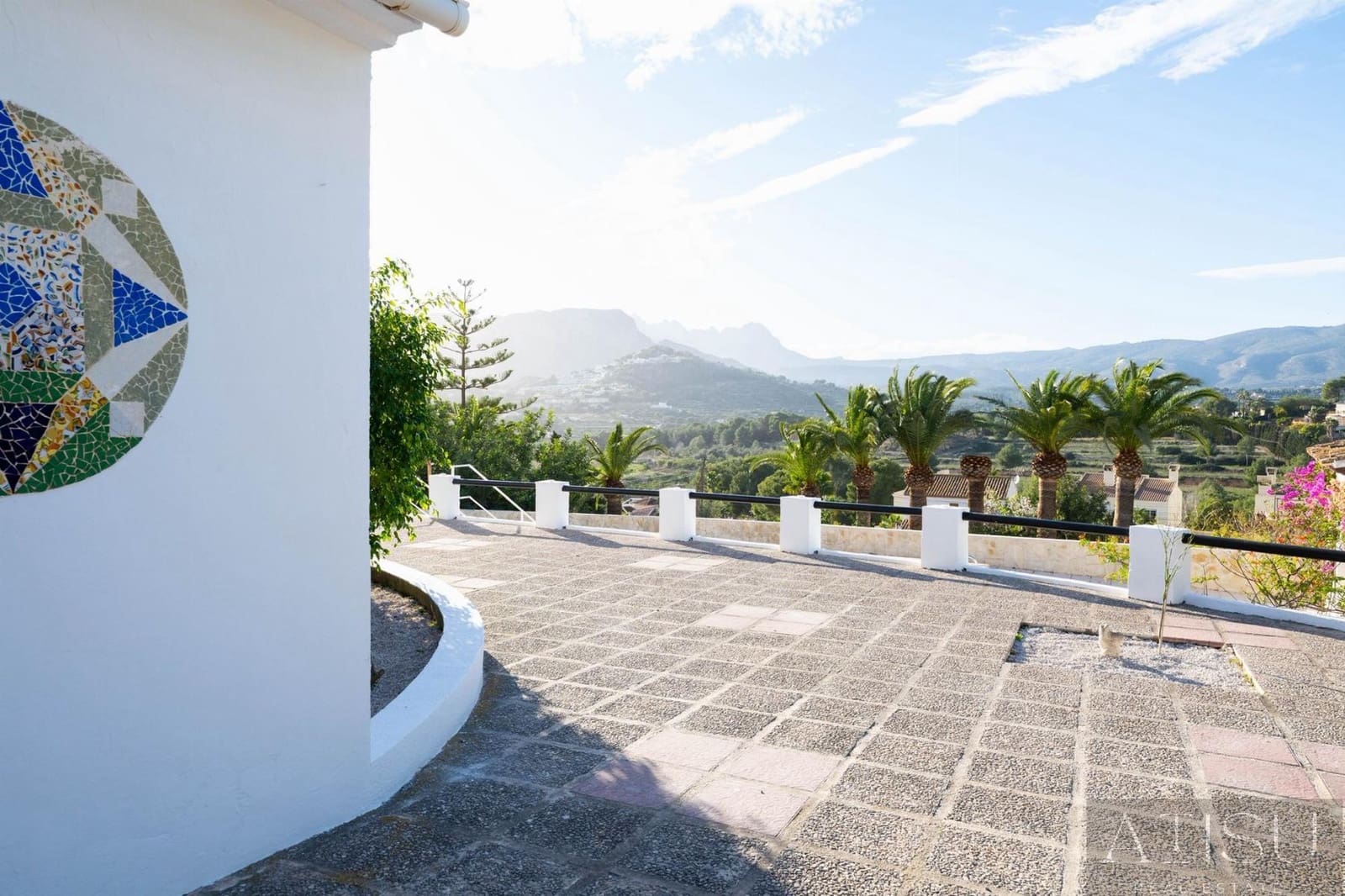 6 bedroom Villa for sale in Calpe / Calp with pool garage - € 1,100,000 (Ref: 9894832)