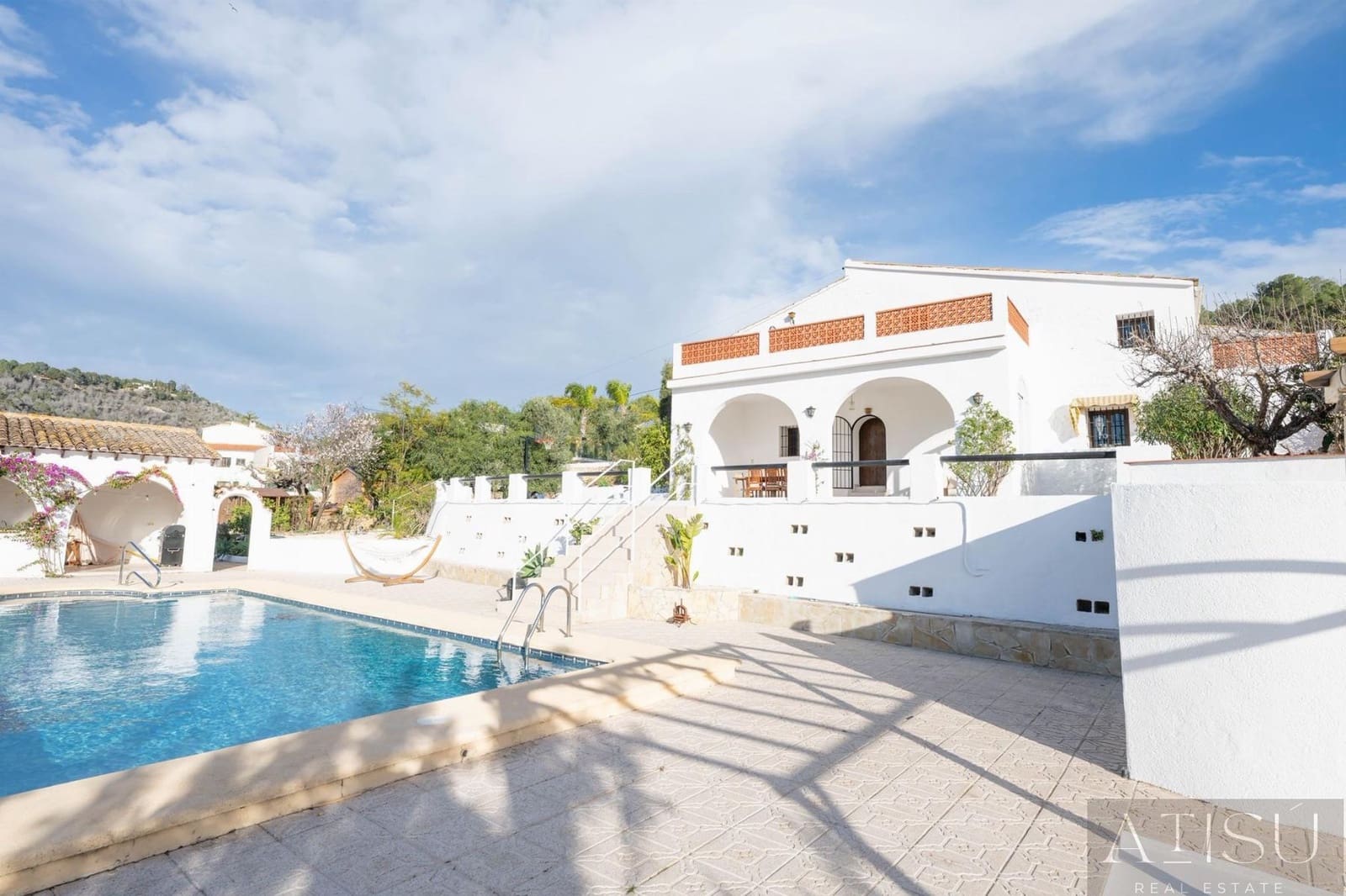 6 bedroom Villa for sale in Calpe / Calp with pool garage - € 1,100,000 (Ref: 9894832)