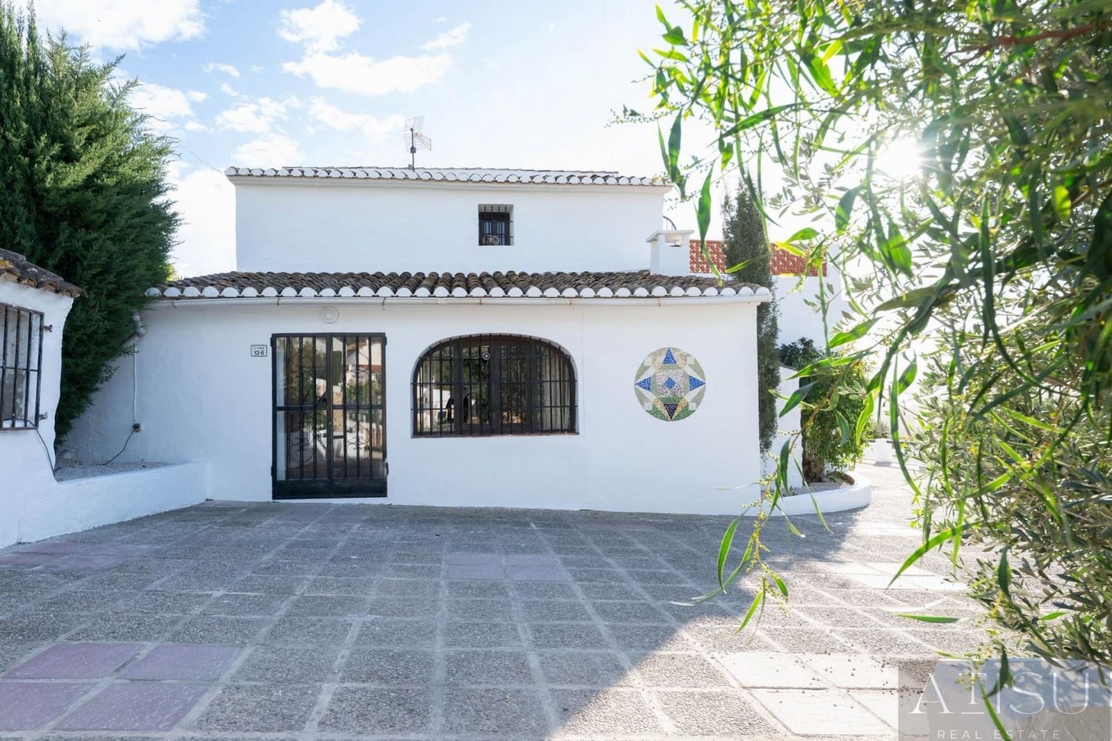 6 bedroom Villa for sale in Calpe / Calp with pool garage - € 1,100,000 (Ref: 9894832)