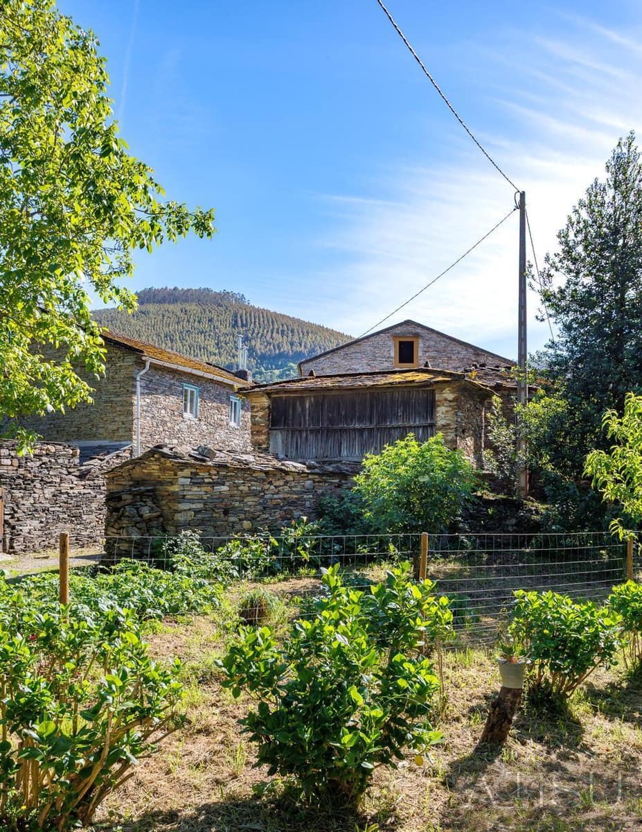 12 bedroom Finca/Country House for sale in A Pontenova with garage - € 1,600,000 (Ref: 9894833)