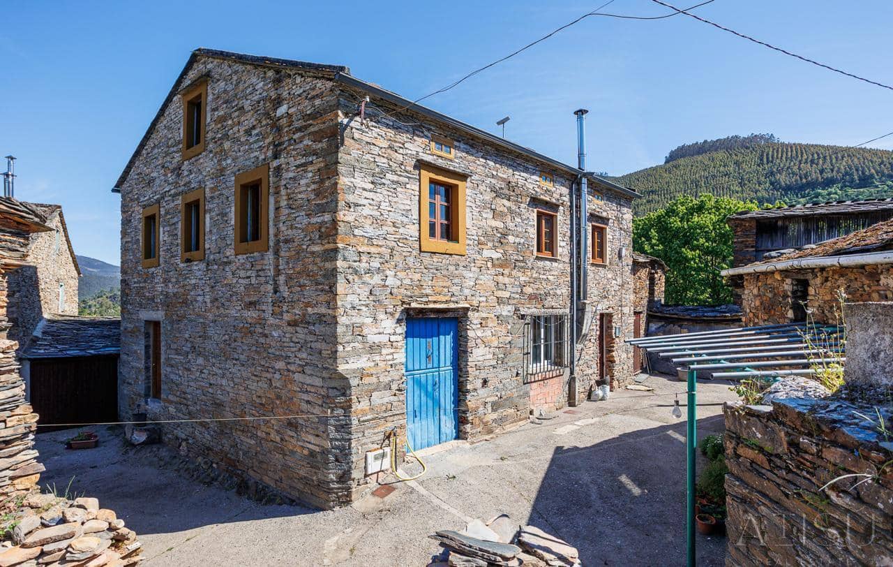 12 bedroom Finca/Country House for sale in A Pontenova with garage - € 1,600,000 (Ref: 9894833)