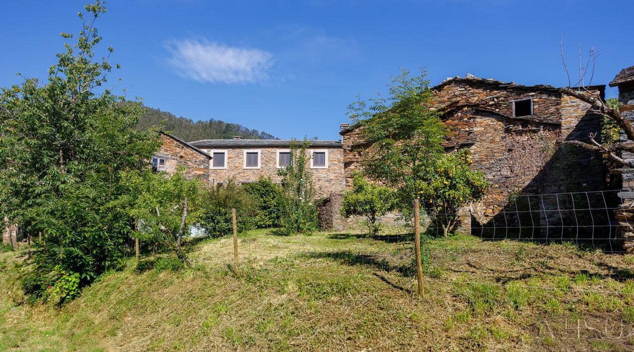 12 bedroom Finca/Country House for sale in A Pontenova with garage - € 1,600,000 (Ref: 9894833)