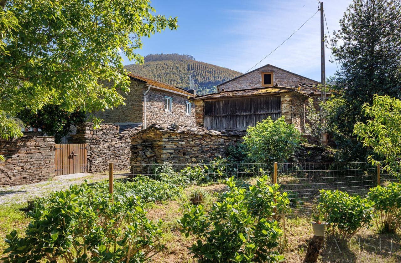 12 bedroom Finca/Country House for sale in A Pontenova with garage - € 1,600,000 (Ref: 9894833)