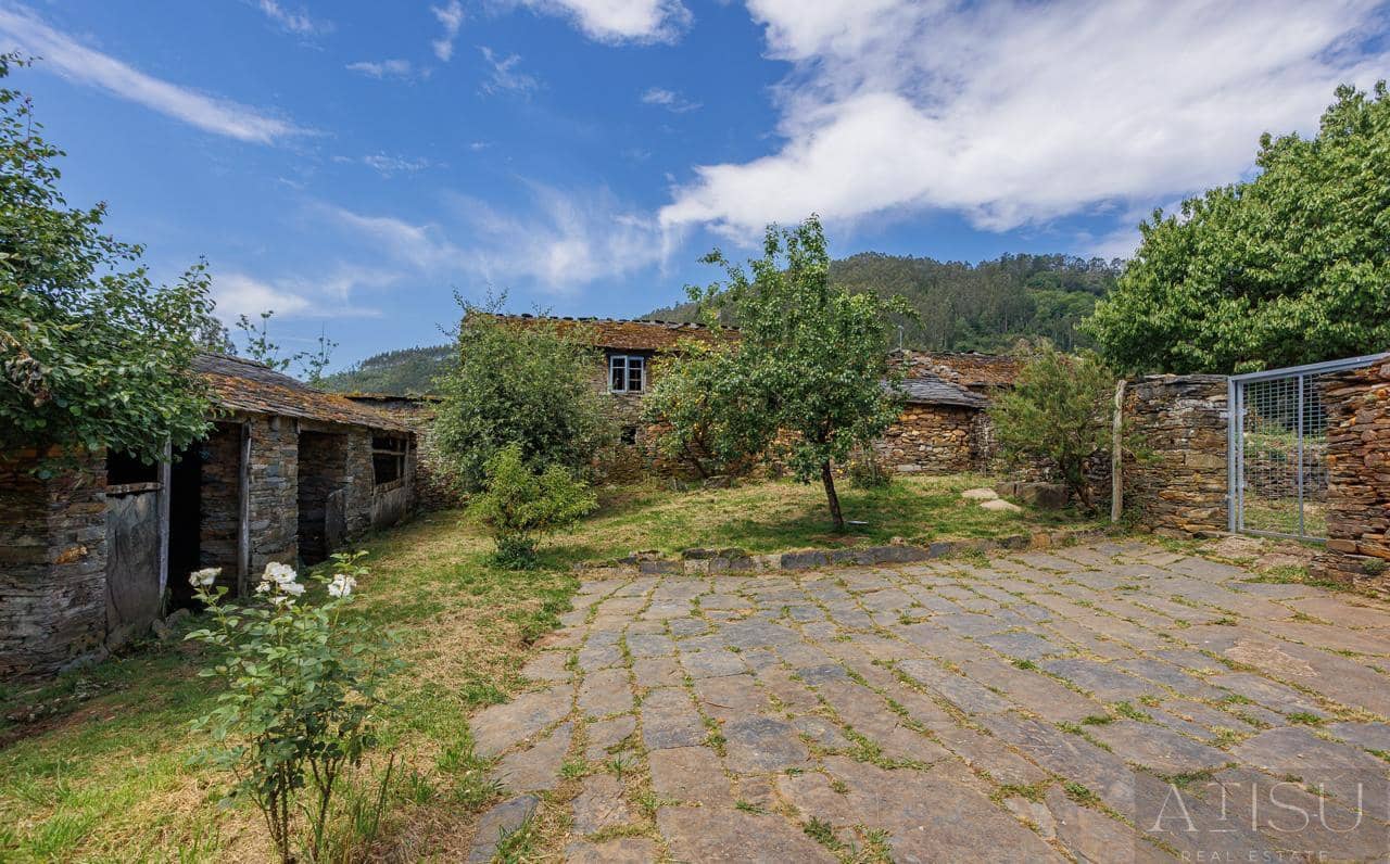 12 bedroom Finca/Country House for sale in A Pontenova with garage - € 1,600,000 (Ref: 9894833)