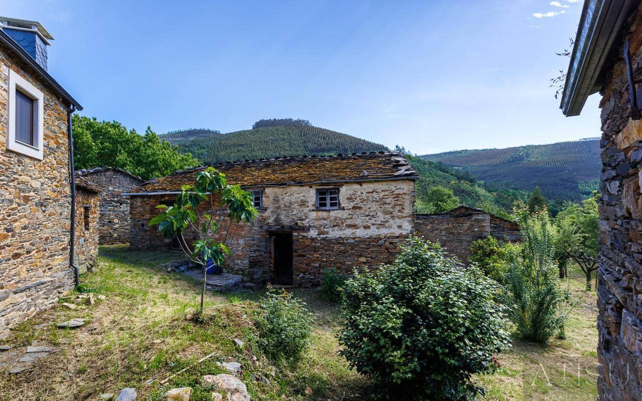 12 bedroom Finca/Country House for sale in A Pontenova with garage - € 1,600,000 (Ref: 9894833)