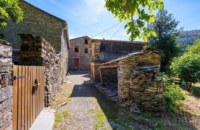 12 bedroom Finca/Country House for sale in A Pontenova with garage - € 1,600,000 (Ref: 9894833)
