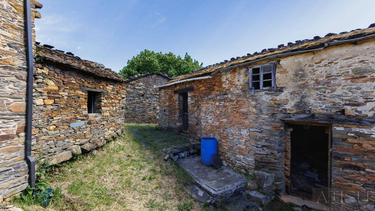 12 bedroom Finca/Country House for sale in A Pontenova with garage - € 1,600,000 (Ref: 9894833)