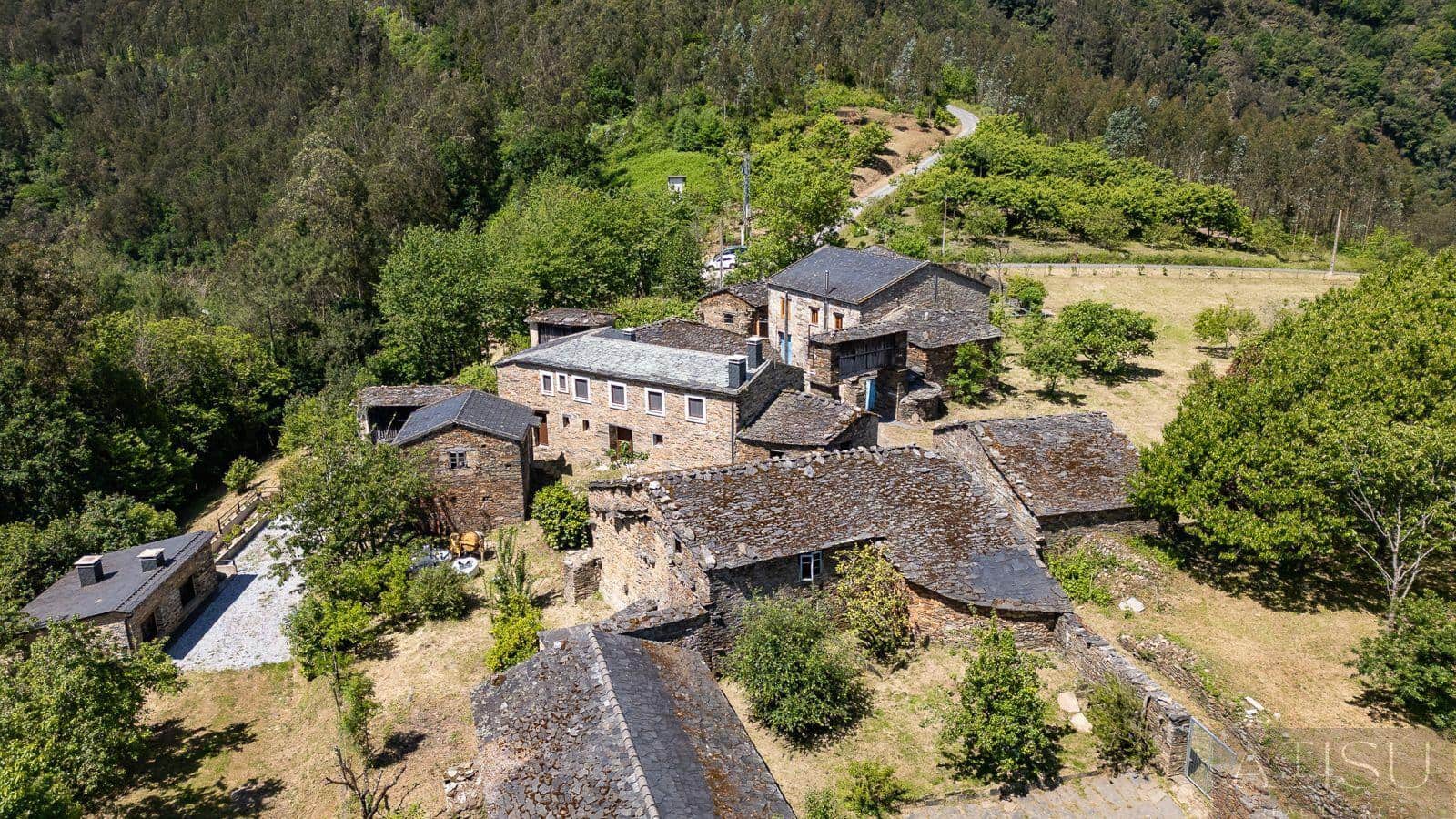 12 bedroom Finca/Country House for sale in A Pontenova with garage - € 1,600,000 (Ref: 9894833)