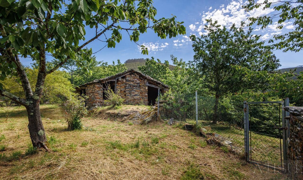 12 bedroom Finca/Country House for sale in A Pontenova with garage - € 1,600,000 (Ref: 9894833)