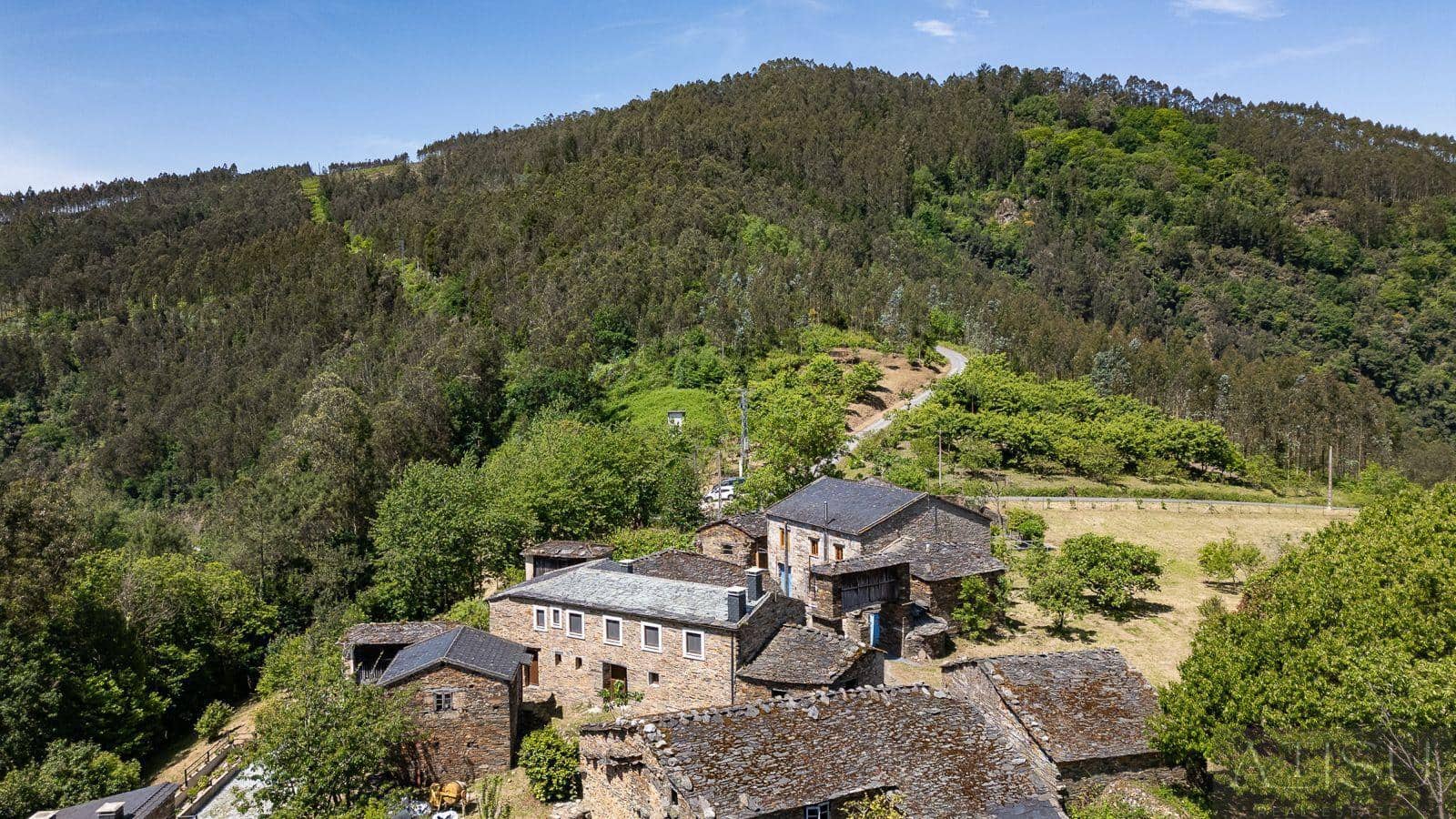 12 bedroom Finca/Country House for sale in A Pontenova with garage - € 1,600,000 (Ref: 9894833)
