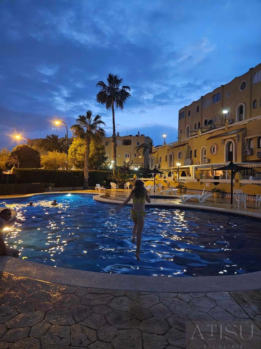 Pareado de 2 habitaciones en El Campello en venta con piscina garaje - 290.000 € (Ref: 9899973)