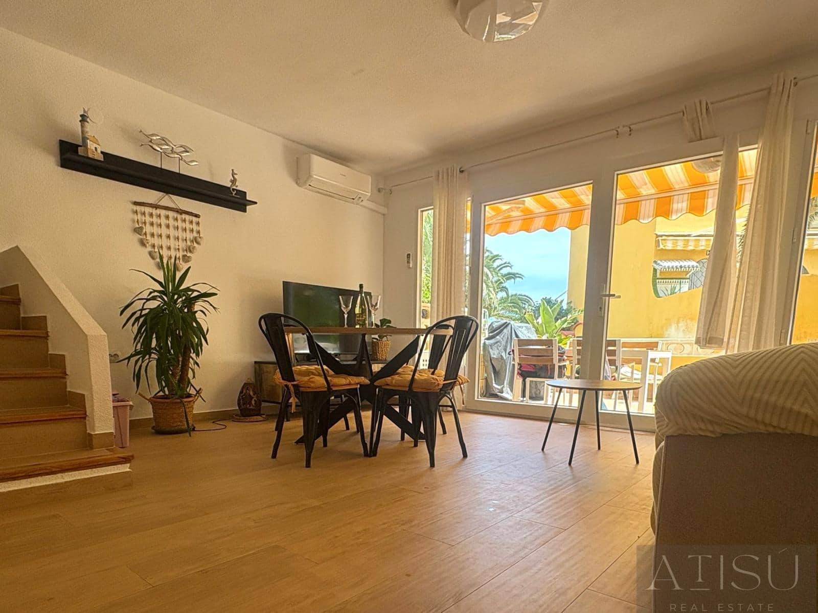 2 makuuhuone Paritalo vuokrattavana paikassa El Campello mukana uima-altaan 
autotalli - 1 600 € (Ref: 9899973)