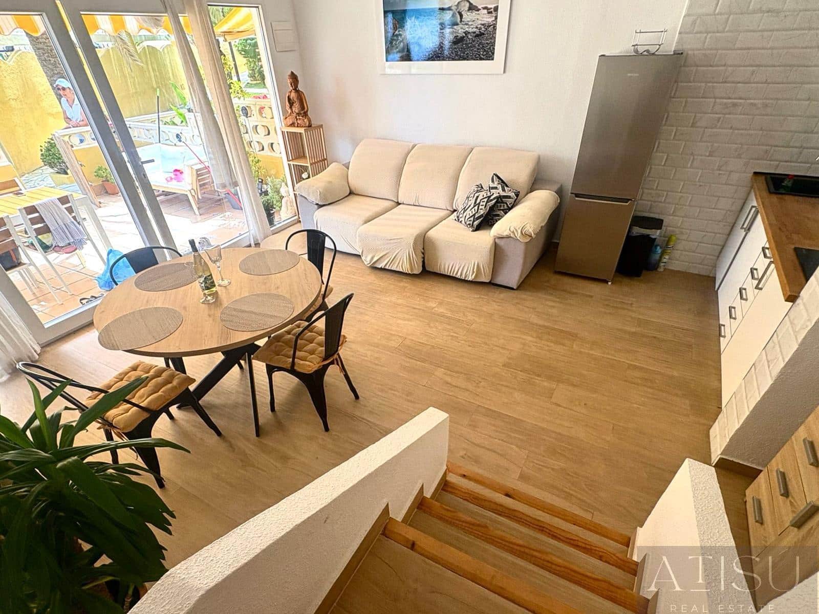 2 makuuhuone Paritalo vuokrattavana paikassa El Campello mukana uima-altaan 
autotalli - 1 600 € (Ref: 9899973)