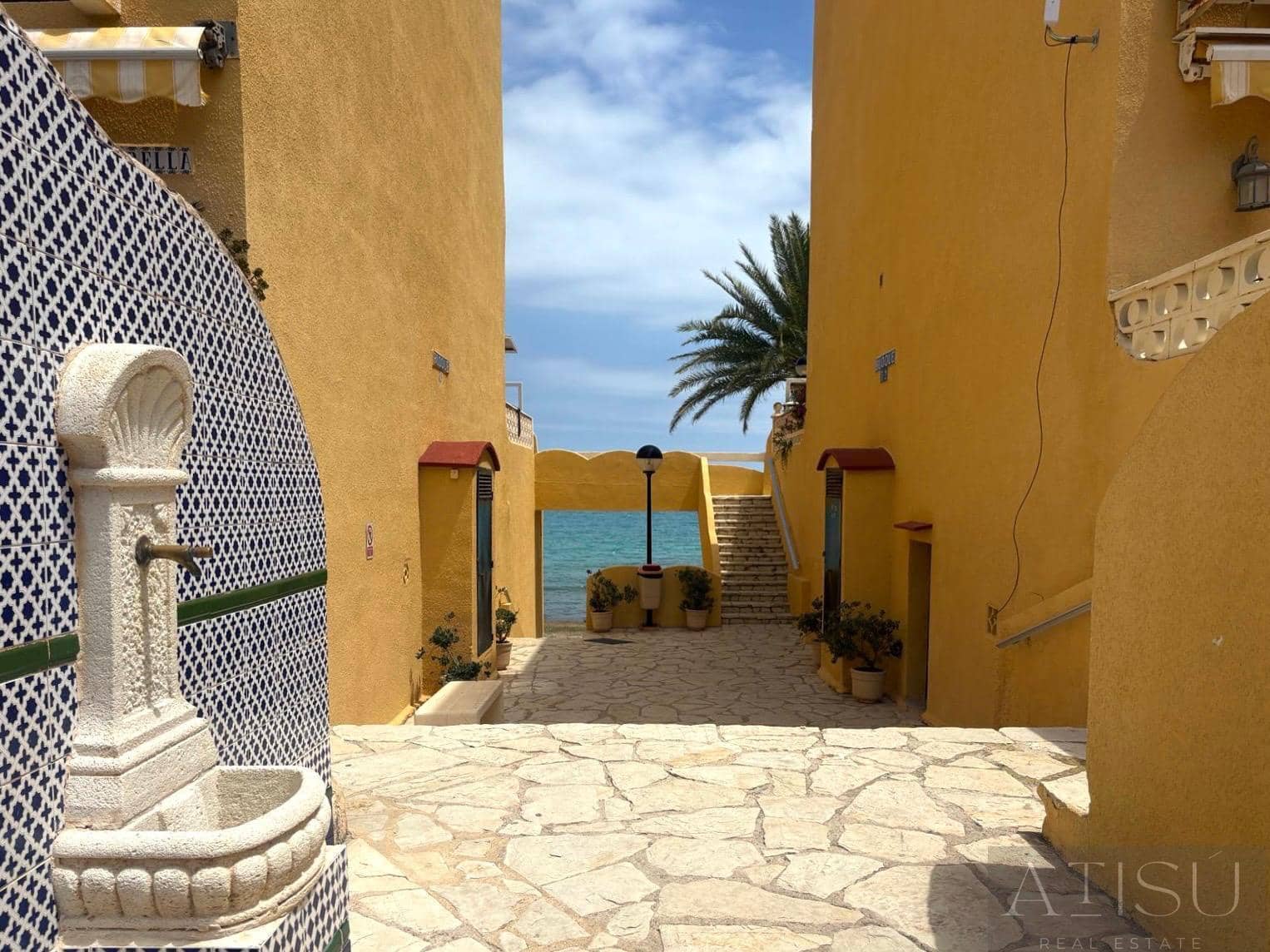 2 makuuhuone Paritalo vuokrattavana paikassa El Campello mukana uima-altaan 
autotalli - 1 600 € (Ref: 9899973)