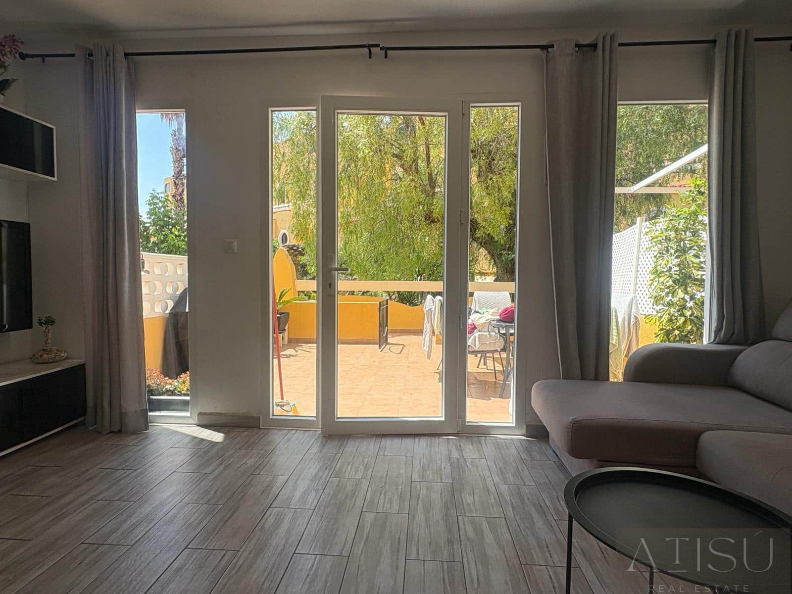 3 makuuhuone Bungalow vuokrattavana paikassa El Campello mukana uima-altaan 
autotalli - 1 600 € (Ref: 9914999)
