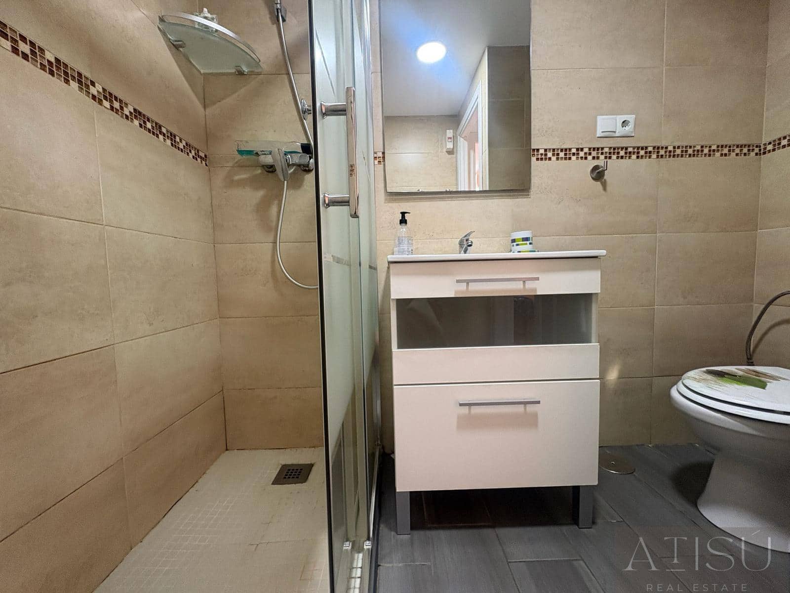 3 makuuhuone Bungalow vuokrattavana paikassa El Campello mukana uima-altaan 
autotalli - 1 600 € (Ref: 9914999)