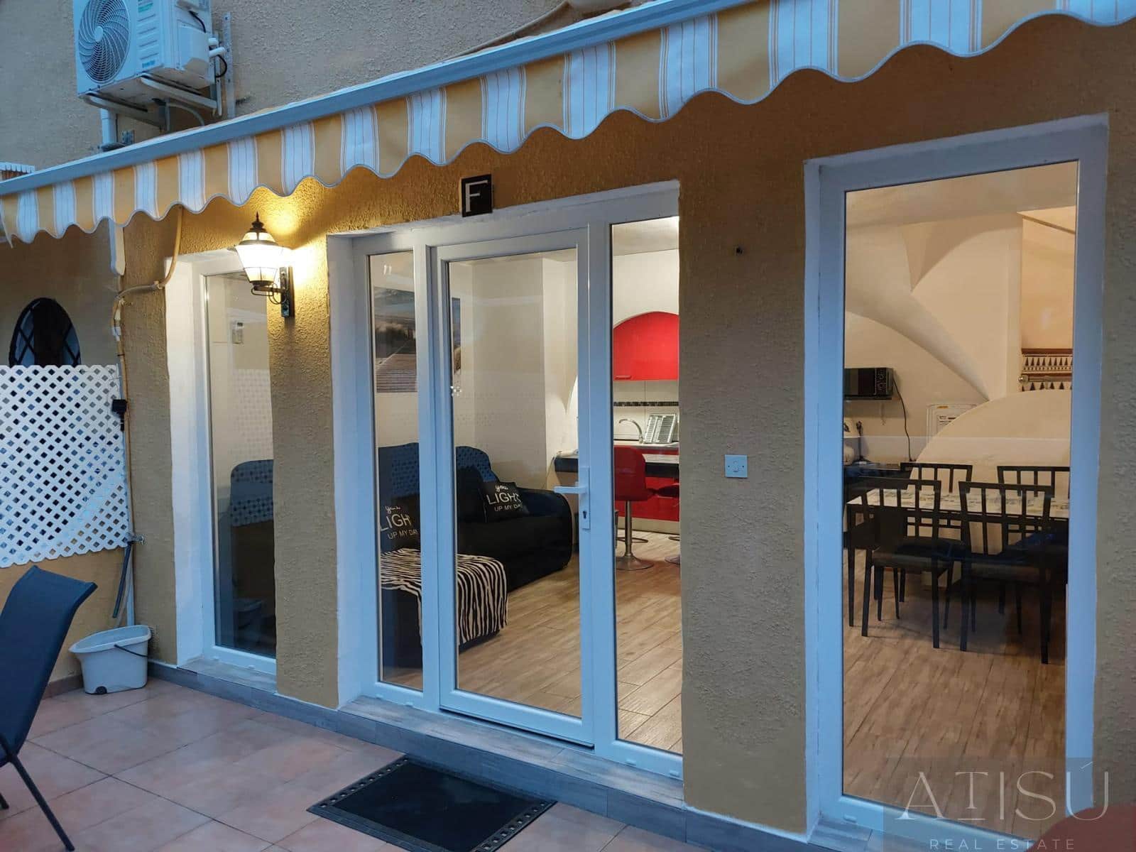 3 makuuhuone Bungalow vuokrattavana paikassa El Campello mukana uima-altaan 
autotalli - 1 600 € (Ref: 9914999)