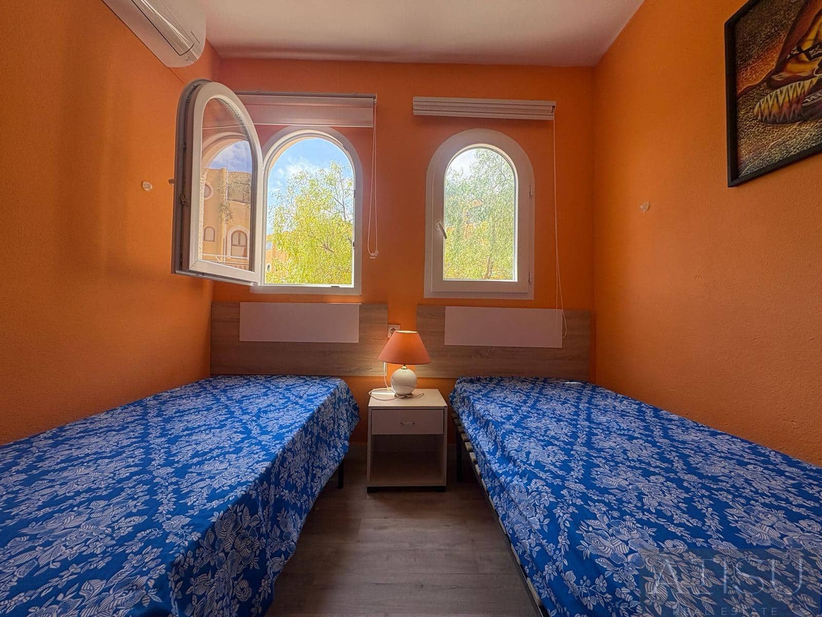 3 makuuhuone Bungalow vuokrattavana paikassa El Campello mukana uima-altaan 
autotalli - 1 600 € (Ref: 9914999)
