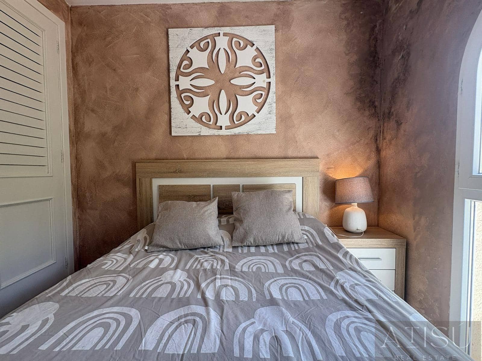 3 makuuhuone Bungalow vuokrattavana paikassa El Campello mukana uima-altaan 
autotalli - 1 600 € (Ref: 9914999)