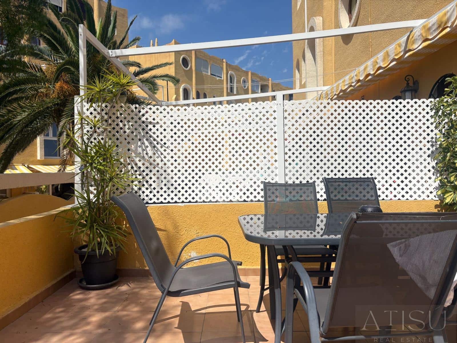 3 makuuhuone Bungalow vuokrattavana paikassa El Campello mukana uima-altaan 
autotalli - 1 600 € (Ref: 9914999)