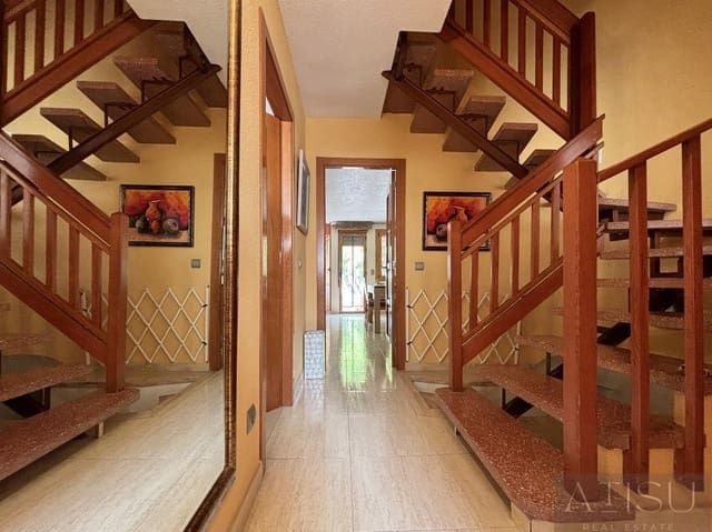 5 Zimmer Doppelhaus zu vermieten in Alicante / Alacant Stadt mit Pool Garage - 2.500 € (Ref: 9919081)