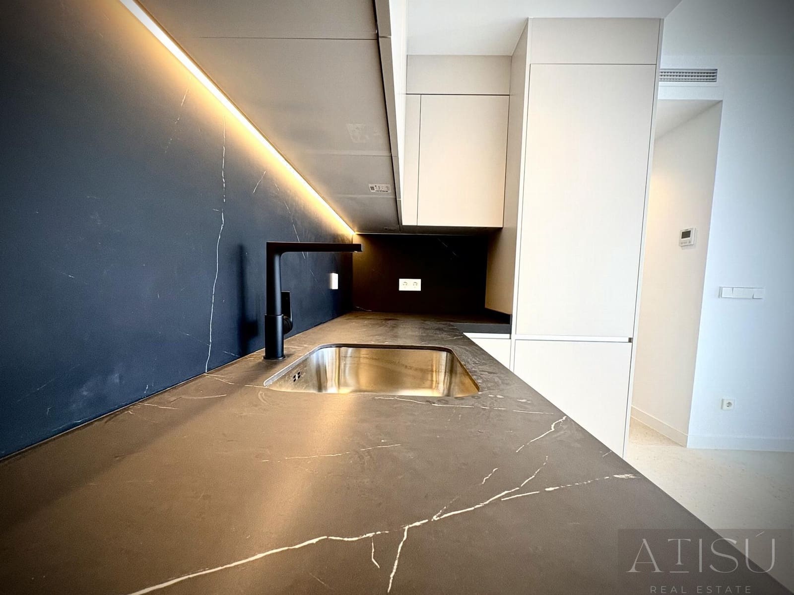 3 sypialnia Penthouse na sprzedaż w Montiboli z basenem garażem - 585 000 € (Ref: 9932395)