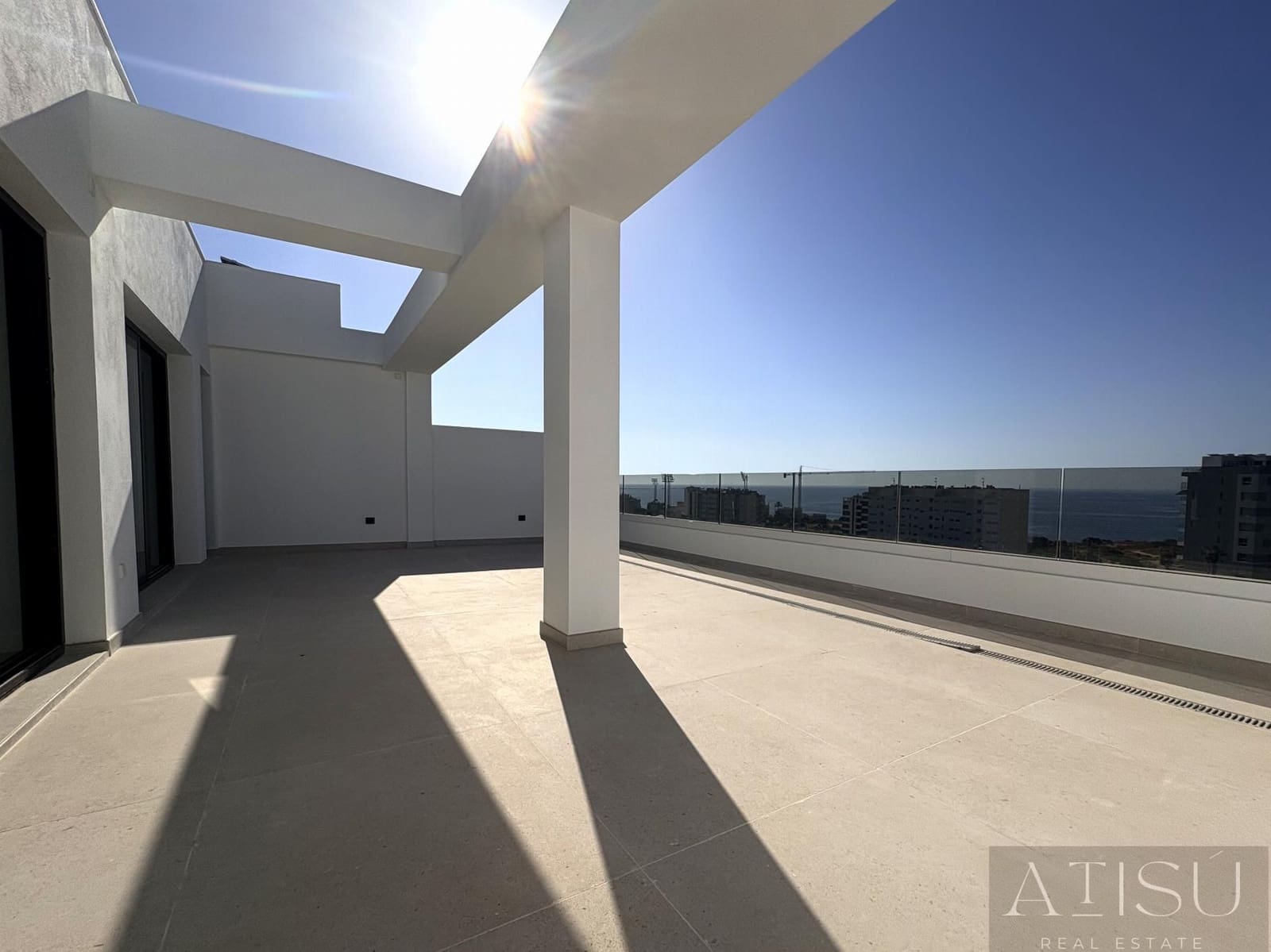 3 sypialnia Penthouse na sprzedaż w Montiboli z basenem garażem - 585 000 € (Ref: 9932395)