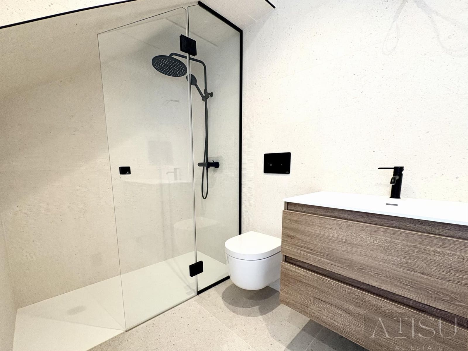 3 sypialnia Penthouse na sprzedaż w Montiboli z basenem garażem - 585 000 € (Ref: 9932395)