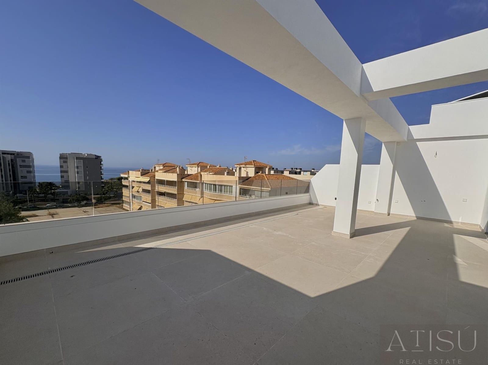 3 sypialnia Penthouse na sprzedaż w Montiboli z basenem garażem - 585 000 € (Ref: 9932395)