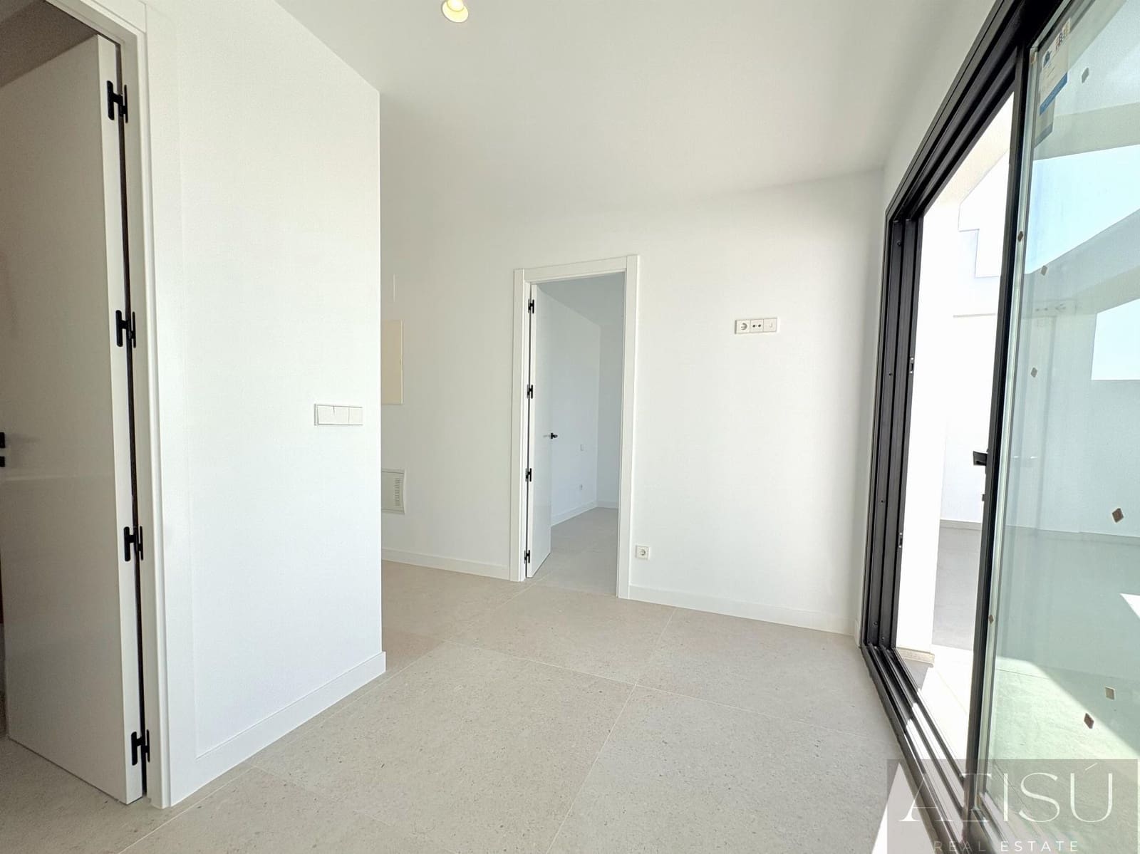 3 sypialnia Penthouse na sprzedaż w Montiboli z basenem garażem - 585 000 € (Ref: 9932395)