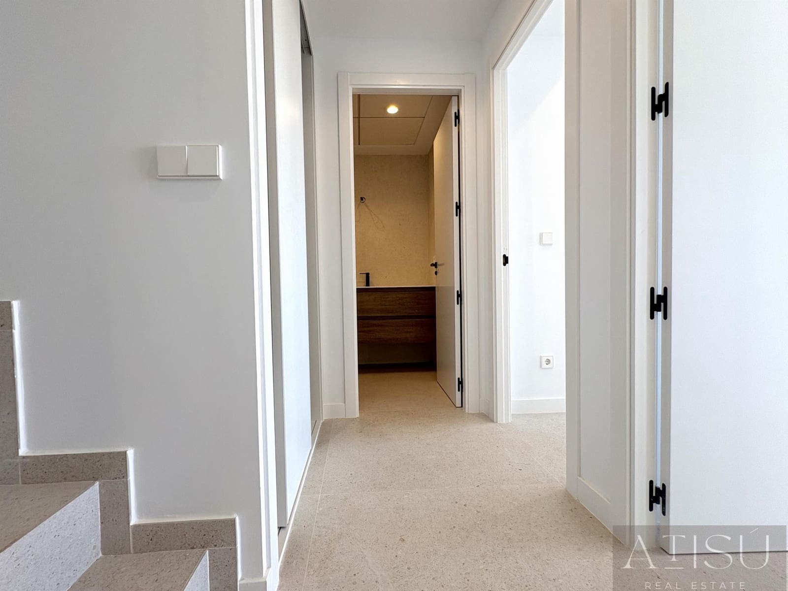 3 sypialnia Penthouse na sprzedaż w Montiboli z basenem garażem - 585 000 € (Ref: 9932395)