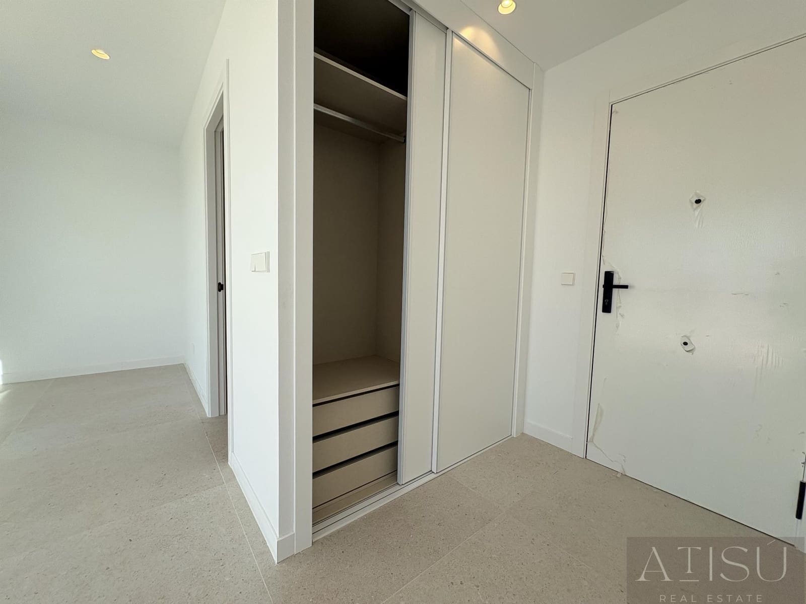 3 sypialnia Penthouse na sprzedaż w Montiboli z basenem garażem - 585 000 € (Ref: 9932395)