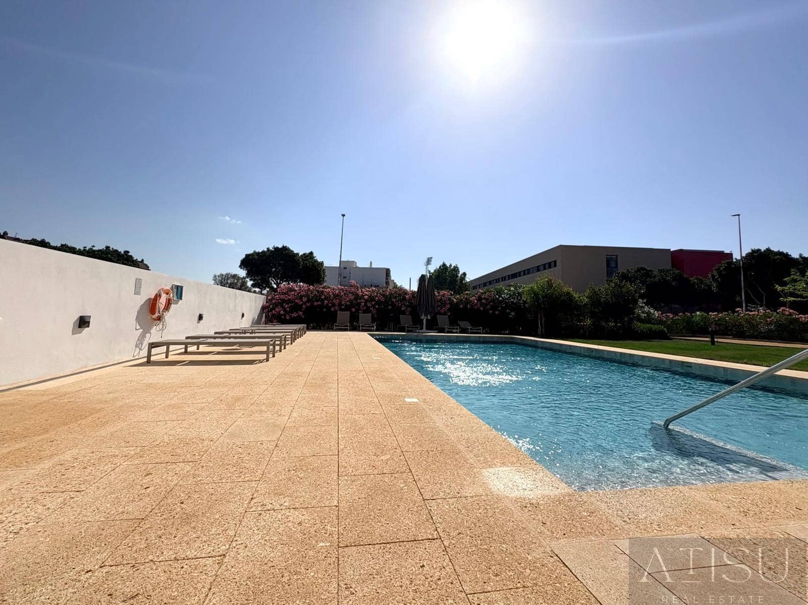 2 soverom Leilighet til salgs i Montiboli med svømmebasseng garasje - € 399 000 (Ref: 9932396)