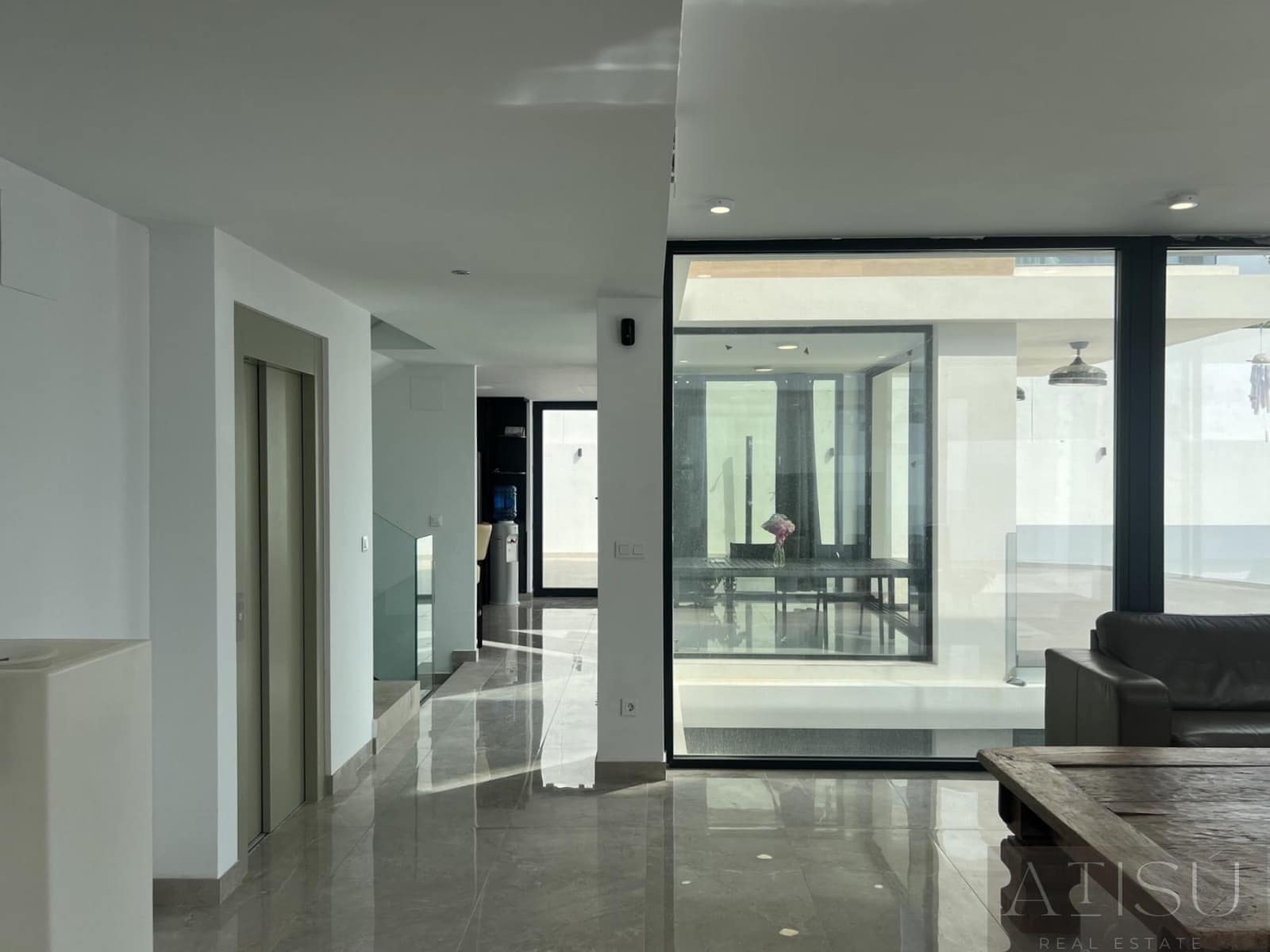 6 bedroom Villa for sale in Finestrat with pool garage - € 1,700,000 (Ref: 9937313)