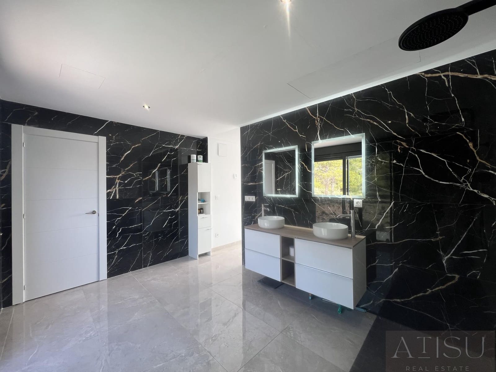 6 bedroom Villa for sale in Finestrat with pool garage - € 1,700,000 (Ref: 9937313)
