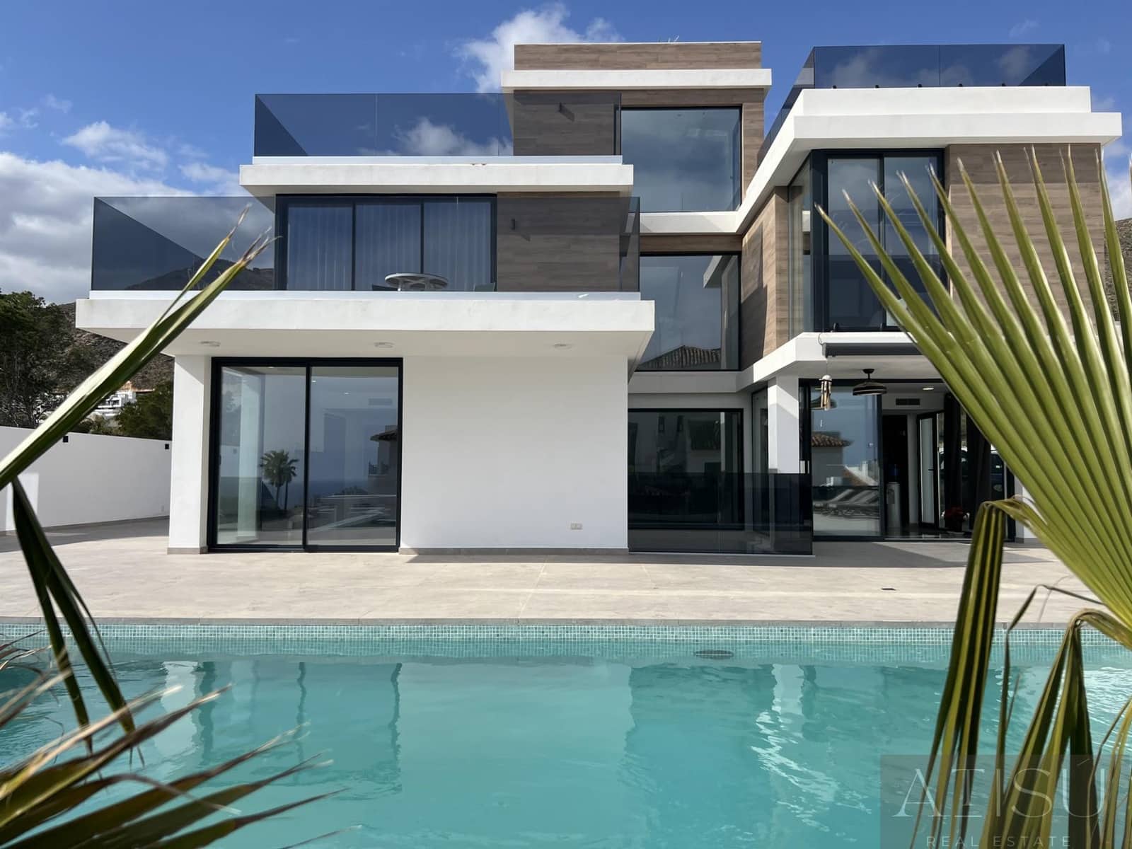 6 bedroom Villa for sale in Finestrat with pool garage - € 1,700,000 (Ref: 9937313)