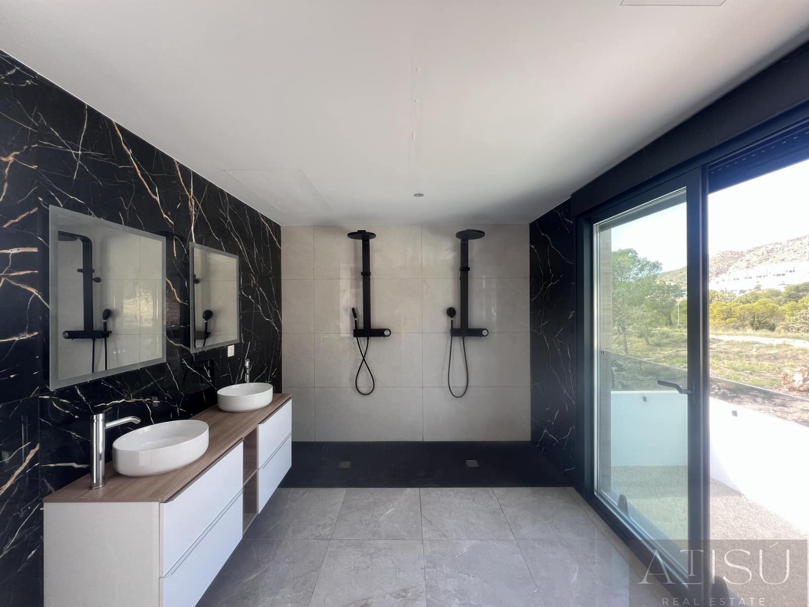 6 bedroom Villa for sale in Finestrat with pool garage - € 1,700,000 (Ref: 9937313)