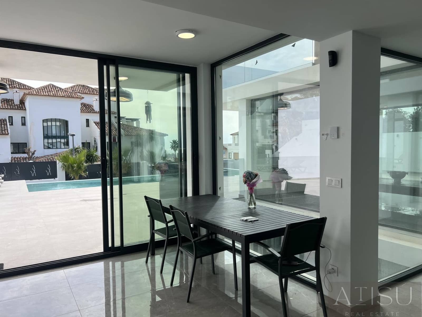 6 bedroom Villa for sale in Finestrat with pool garage - € 1,700,000 (Ref: 9937313)