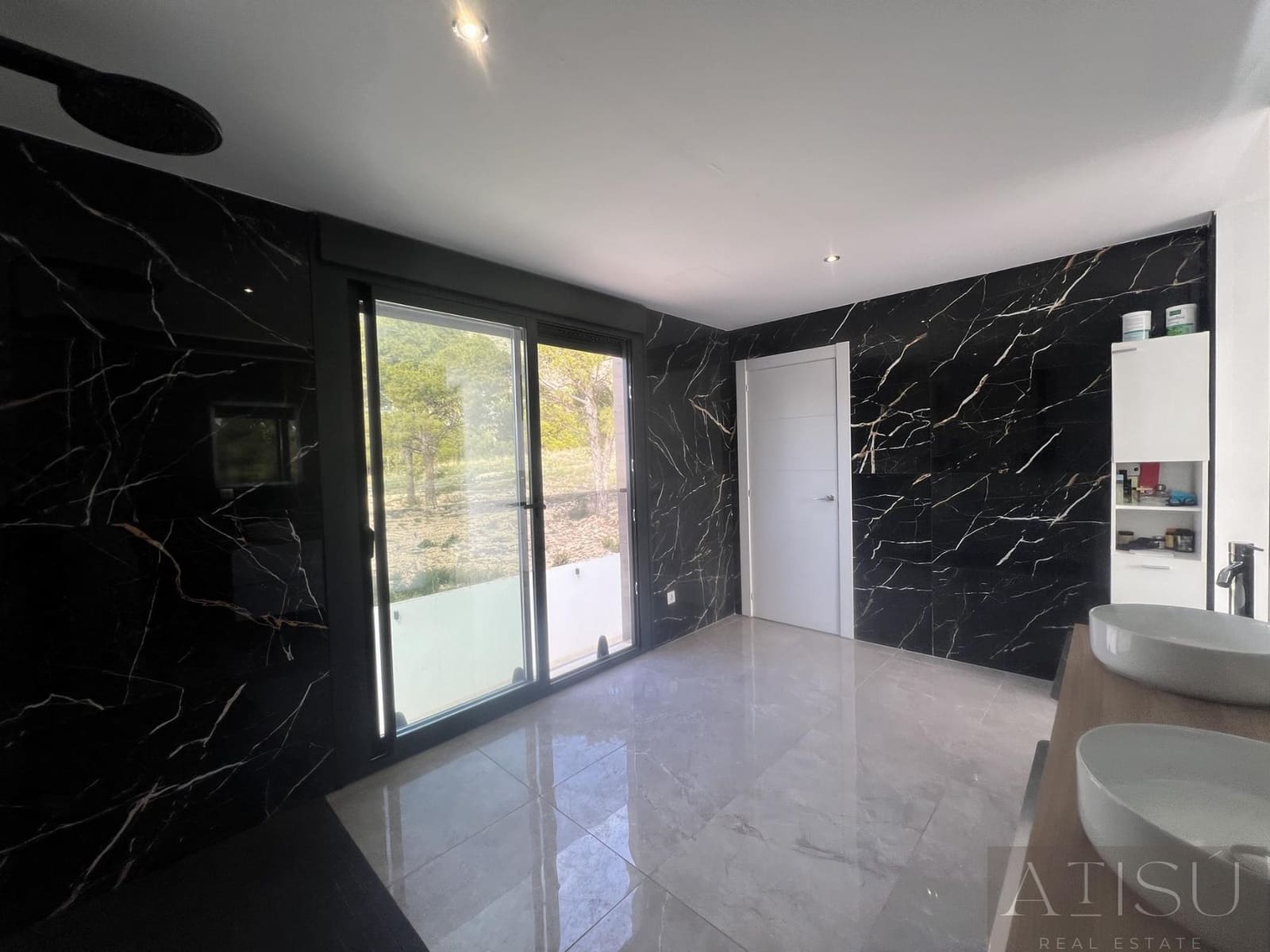 6 bedroom Villa for sale in Finestrat with pool garage - € 1,700,000 (Ref: 9937313)