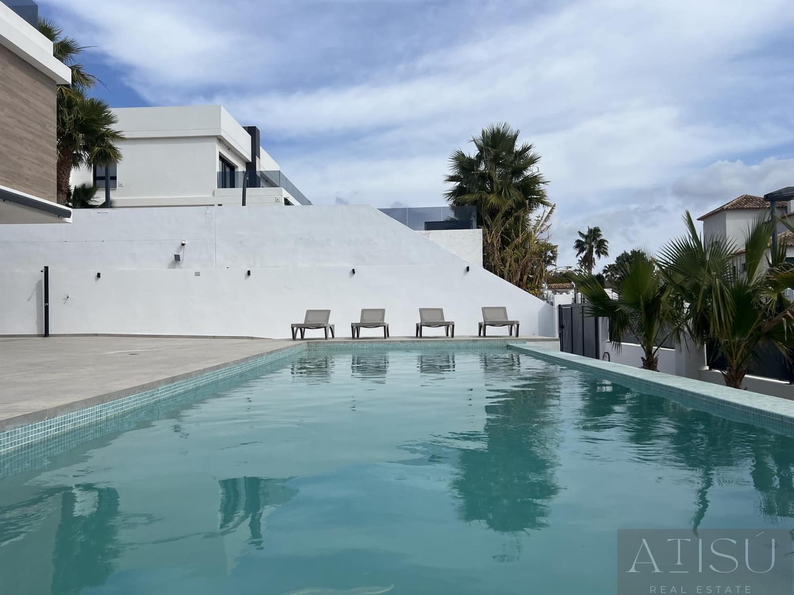 6 bedroom Villa for sale in Finestrat with pool garage - € 1,700,000 (Ref: 9937313)
