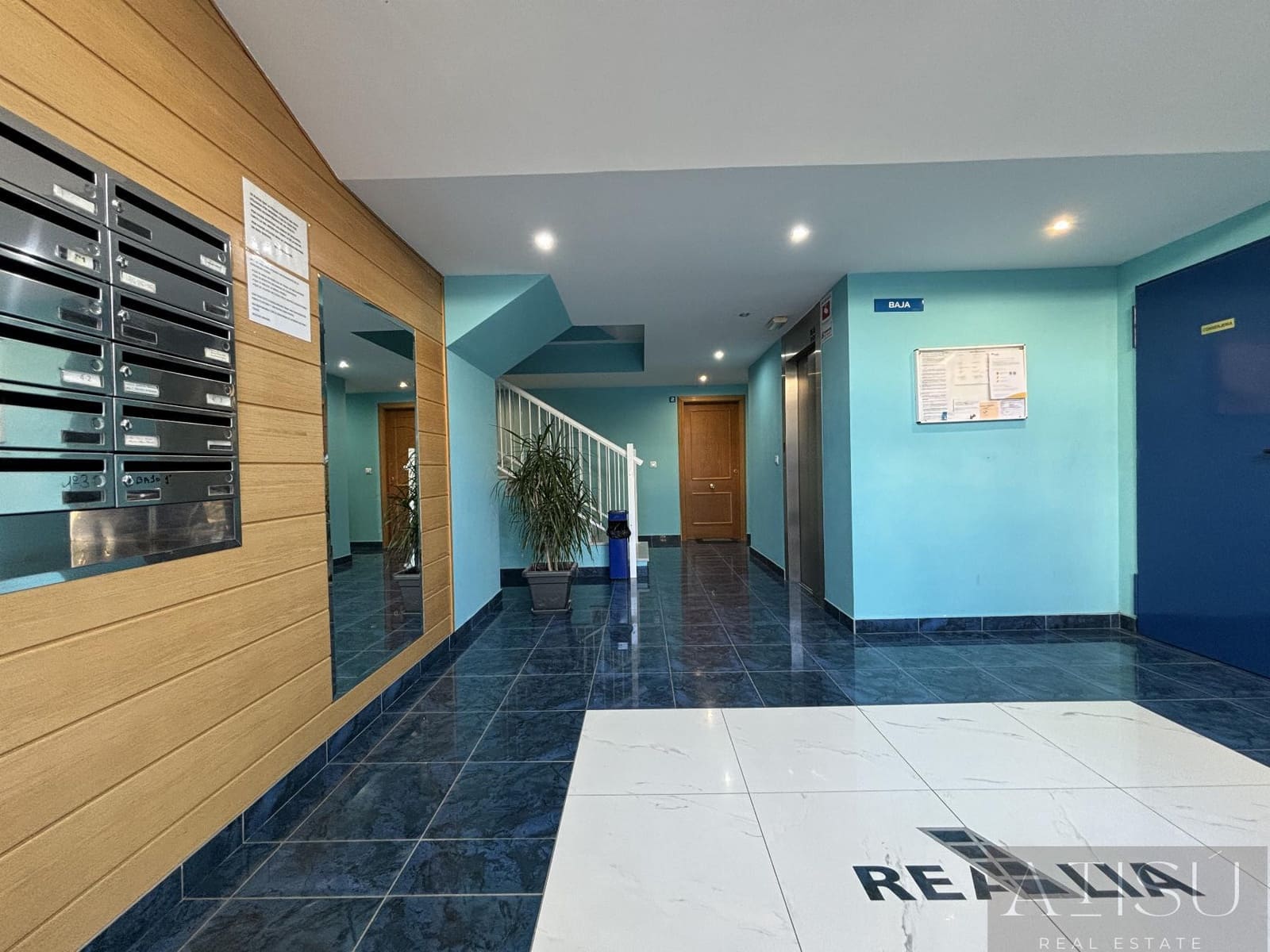 Appartement de 2 chambres à louer à El Campello avec piscine garage - 2 000 € (Ref: 9964517)