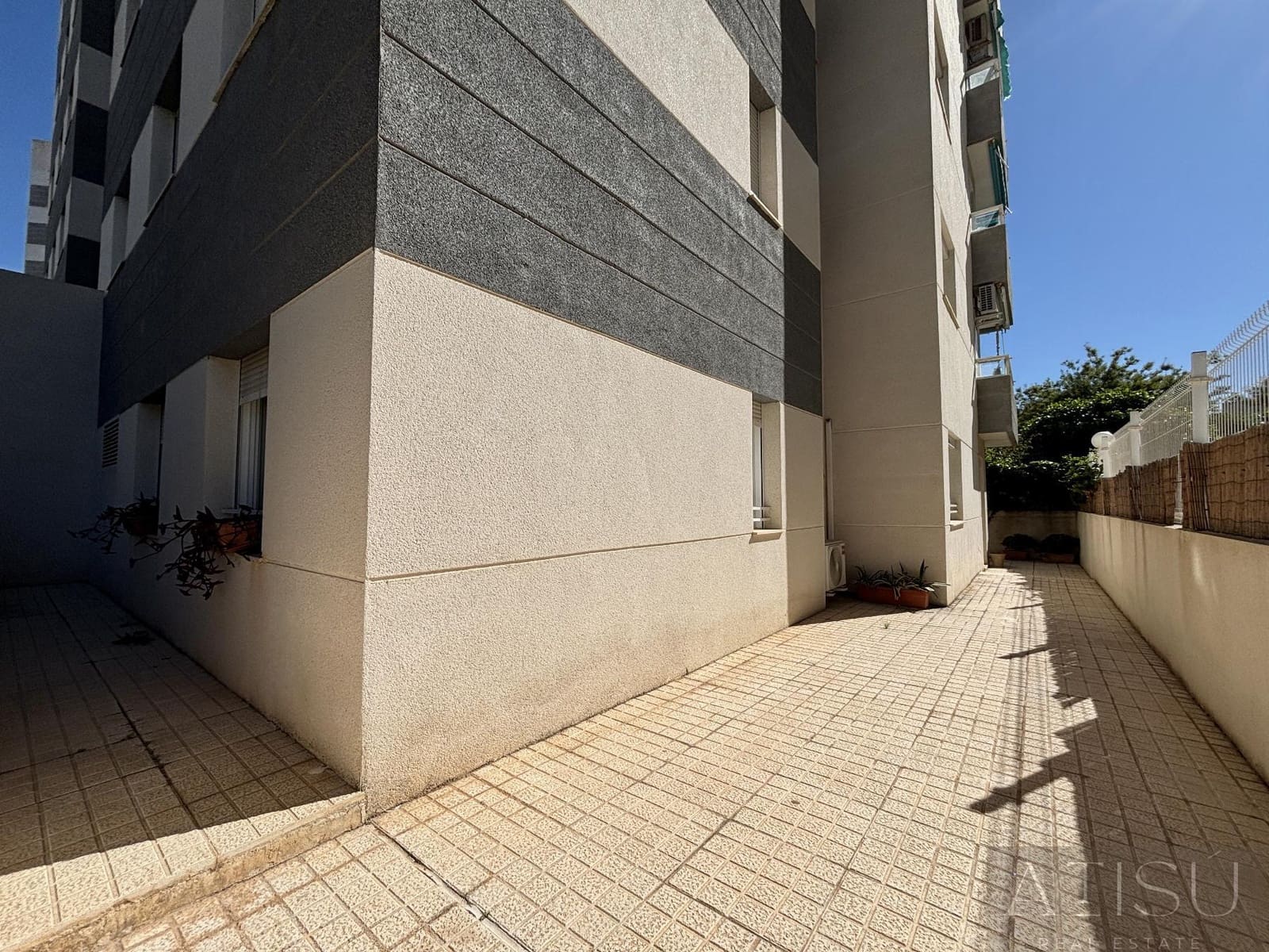 Appartement de 2 chambres à louer à El Campello avec piscine garage - 2 000 € (Ref: 9964517)