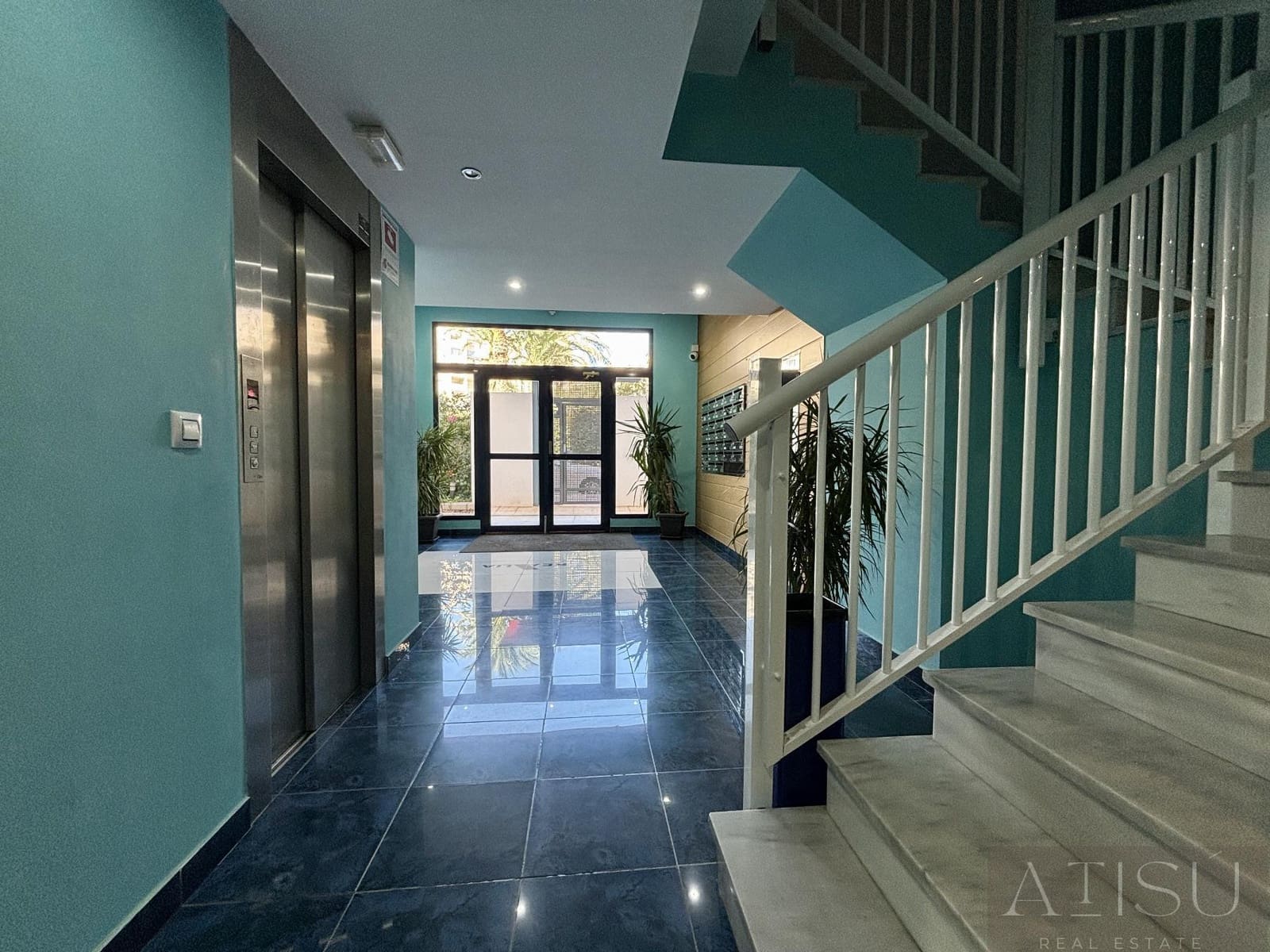 Appartement de 2 chambres à louer à El Campello avec piscine garage - 2 000 € (Ref: 9964517)