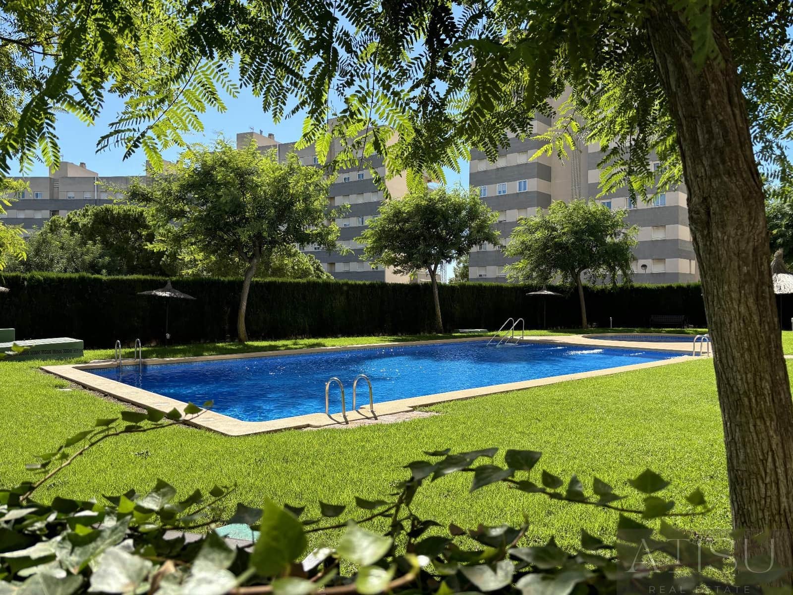 Appartement de 2 chambres à louer à El Campello avec piscine garage - 2 000 € (Ref: 9964517)